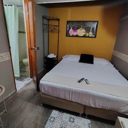 Pensión Habitación Privada Con Aire *